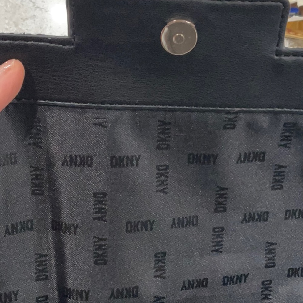 NWT DKNY Women’s Crossbody Shoulder Flap Handbag Purses Removable Strap - Picture 9 of 11